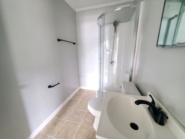 Building Photo - 418 Lake Ave