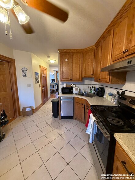 Building Photo - 46 Garden St