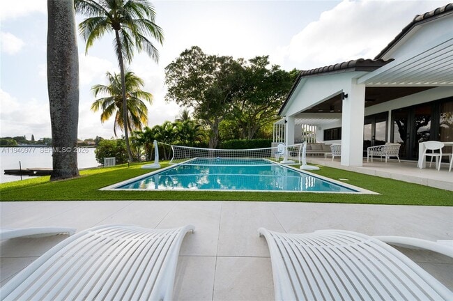 Building Photo - 2560 NE 199th St