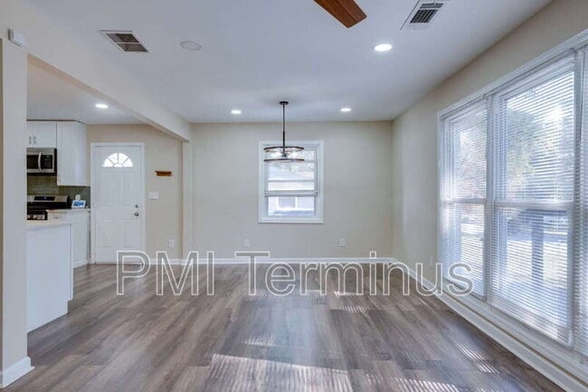 Building Photo - 3442 Longleaf Dr