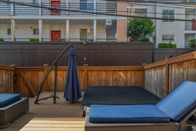 Building Photo - 931 N 35th St