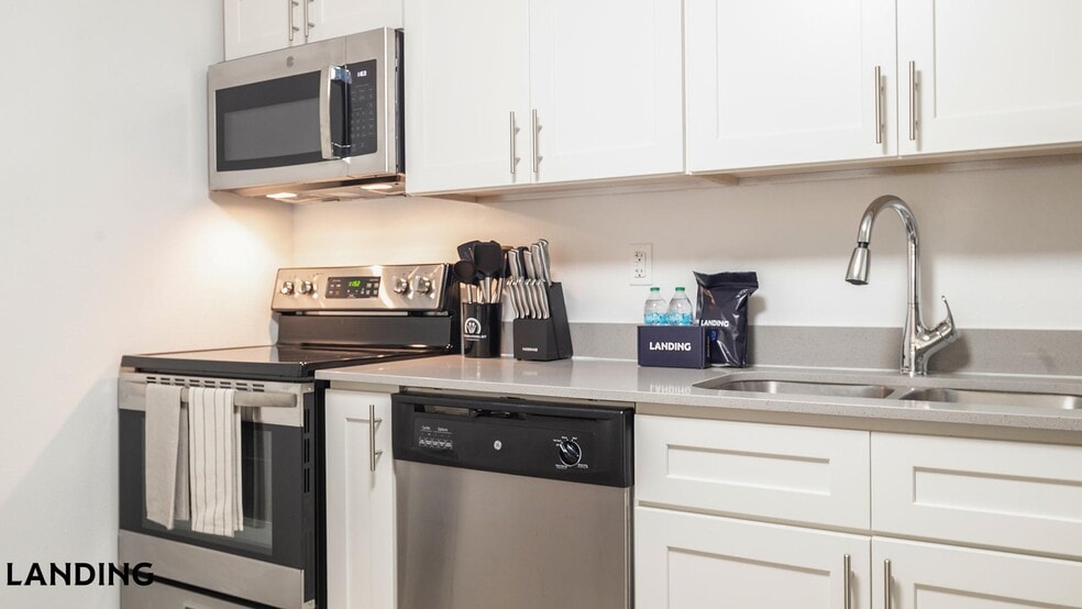 Building Photo - 2851 Maingate Village Cir