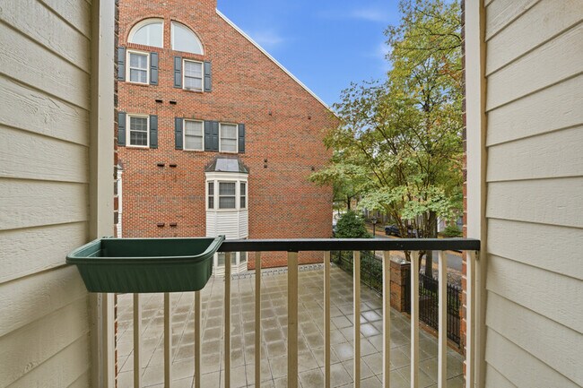 Building Photo - 300 Yarmouth St