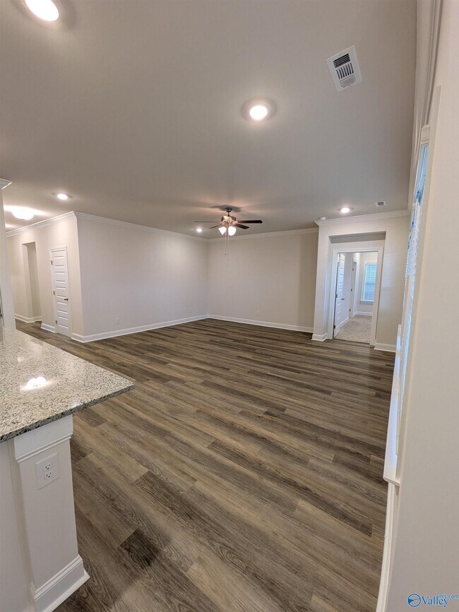 Building Photo - 336 Jackson Pt Cir