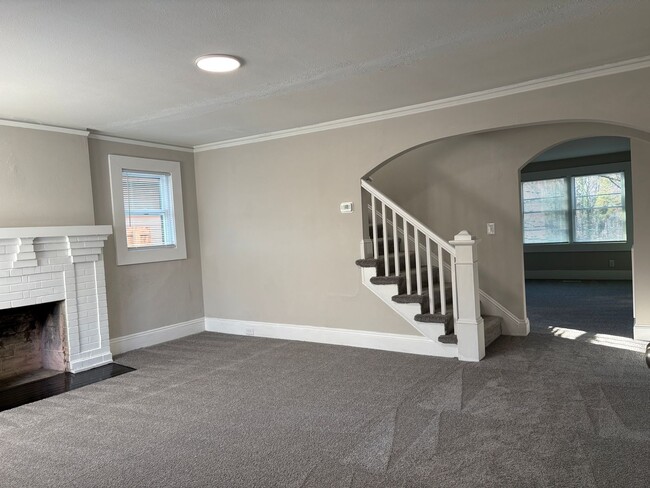 Building Photo - 2 Bedroom, 1 Bathroom Apartment in Reidsville!