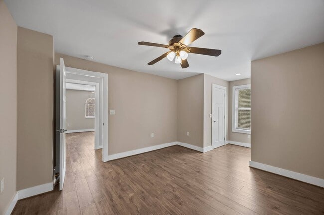 Building Photo - 251 Landwood Ln