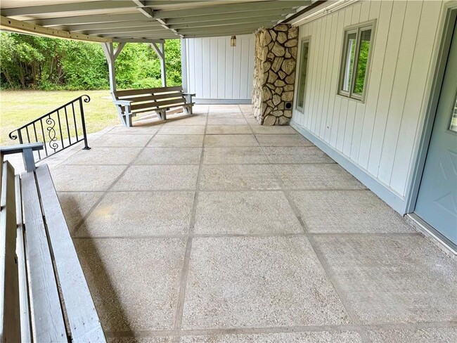 Building Photo - 28 Pine Forest Dr W