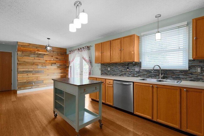 Building Photo - 299 Iris Trail Dr