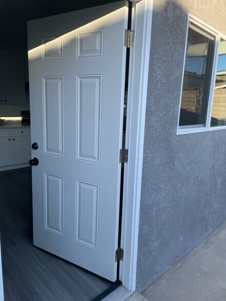 Building Photo - 265 E 69th Way