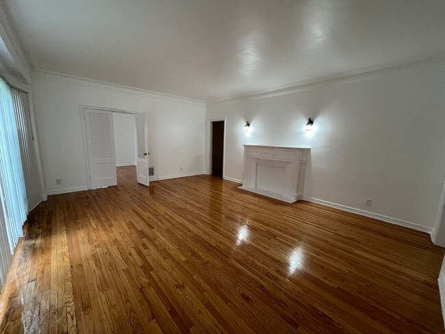 Interior Photo - 503 S. Catalina Street