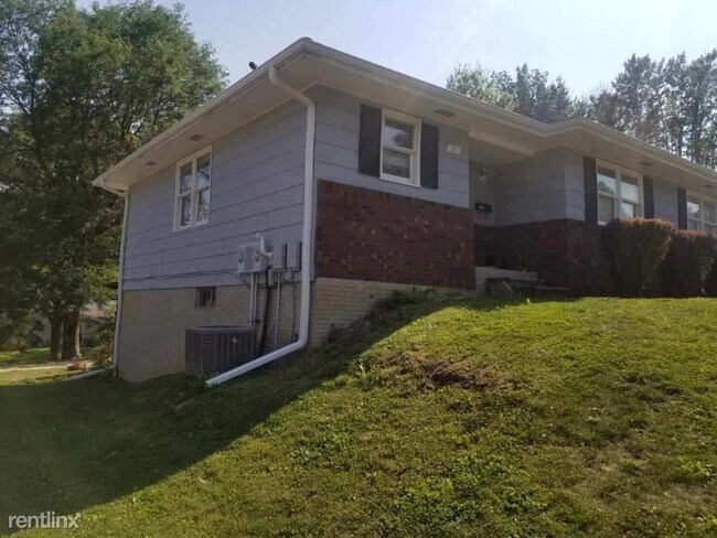 Building Photo - 2 br, 1 bath Townhome - 13 1/2 Morningside Dr