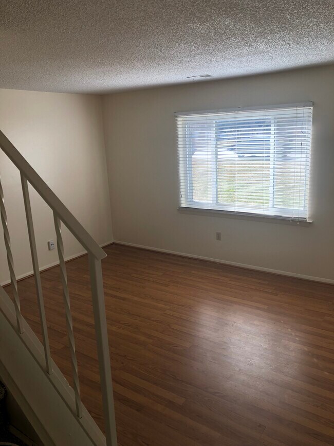 Building Photo - 2480 Agler Rd