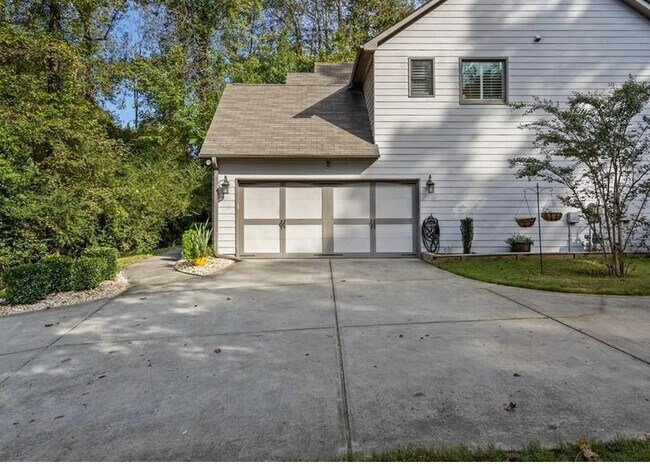 Building Photo - 3046 Highland Pass