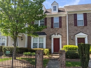 Building Photo - Townhome w/ Easy Access to I485/Shopping/R...