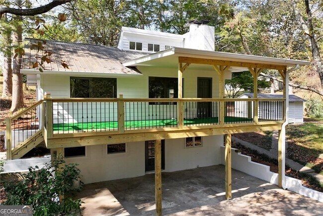 Building Photo - 75 Lake Dr