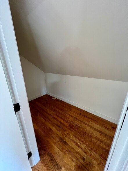 Building Photo - 40 Watch St