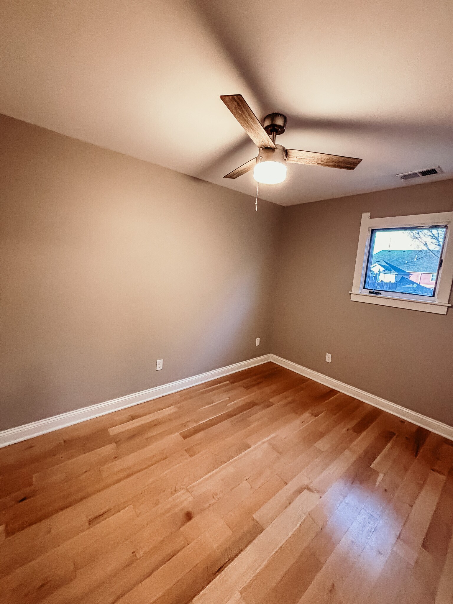 Building Photo - 1006 N New Jersey St