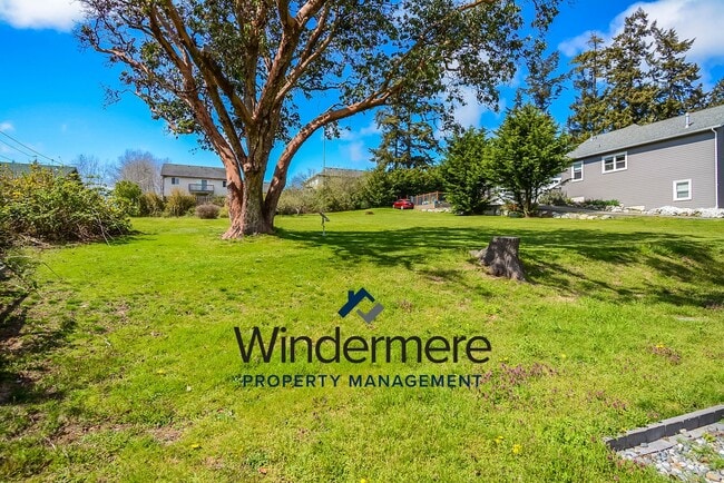 Building Photo - Charming 1 bed 1 bath With A View