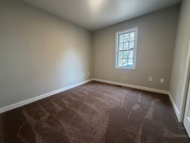 Building Photo - Rancher style home