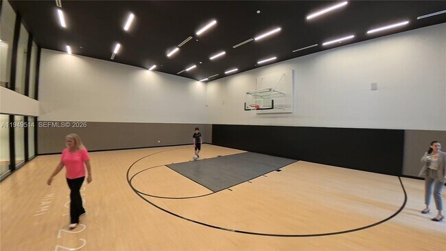 Building Photo - 225 N Miami Ave