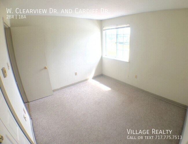Building Photo - 81 W Clearview Dr