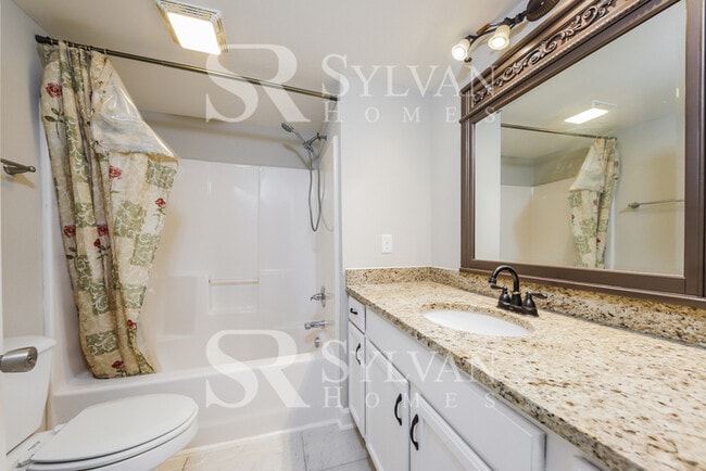 Building Photo - Charming 3 BR, 2 BA home is move-in ready