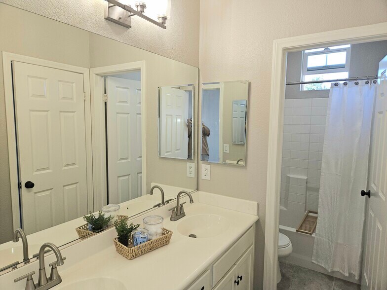 Building Photo - 41764 Ridgewalk St