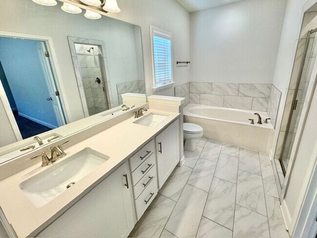 Building Photo - Now Leasing a 4-Bedroom 2.5 Bath Home In O...