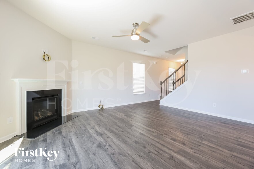 Building Photo - 613 Goldburn Wy