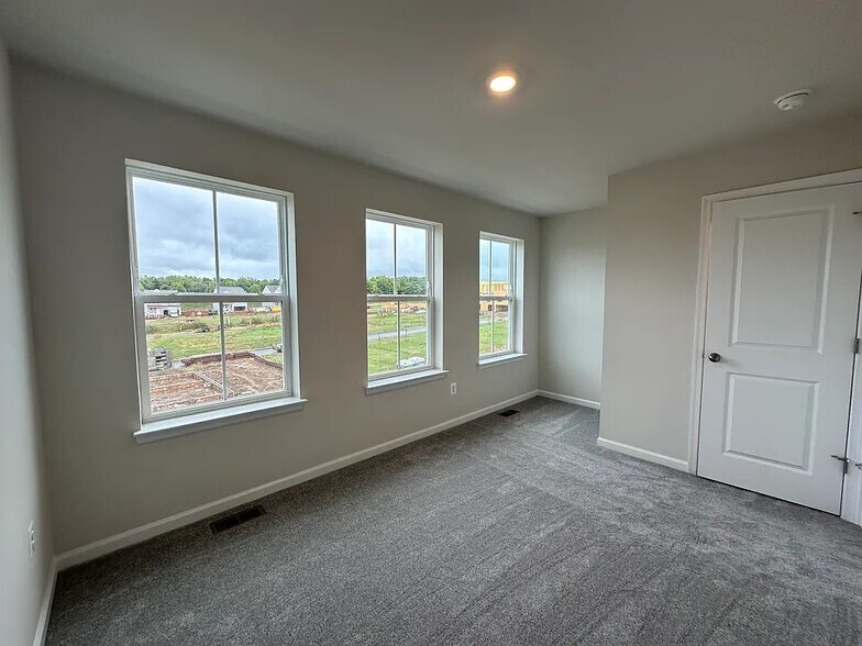 Building Photo - 297 Mineral Springs Rd