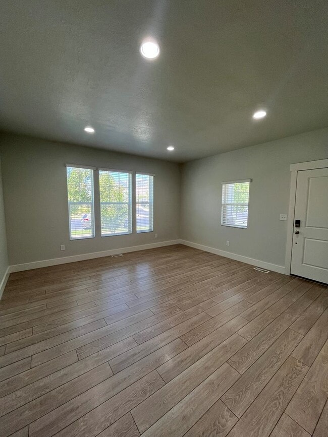 Building Photo - 2297 W 670 S