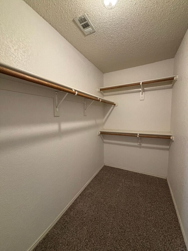 Building Photo - 532 Jeffdale Dr