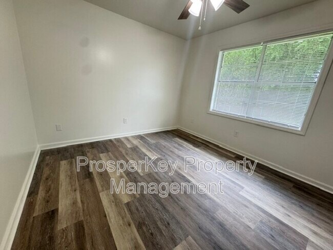 Building Photo - 6330 Newick Dr
