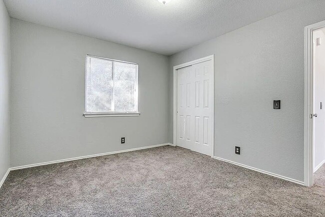 Building Photo - 1200 Kenneys Way