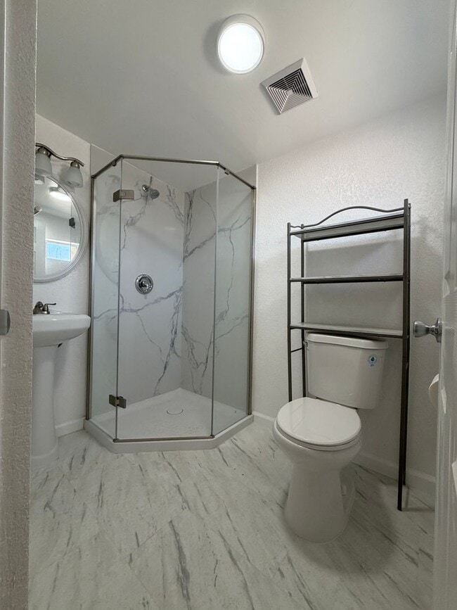 Building Photo - Beautiful 3 Bedroom/2 Bathroom Home for Rent/ $1800 Rent & $1800 Security Deposit