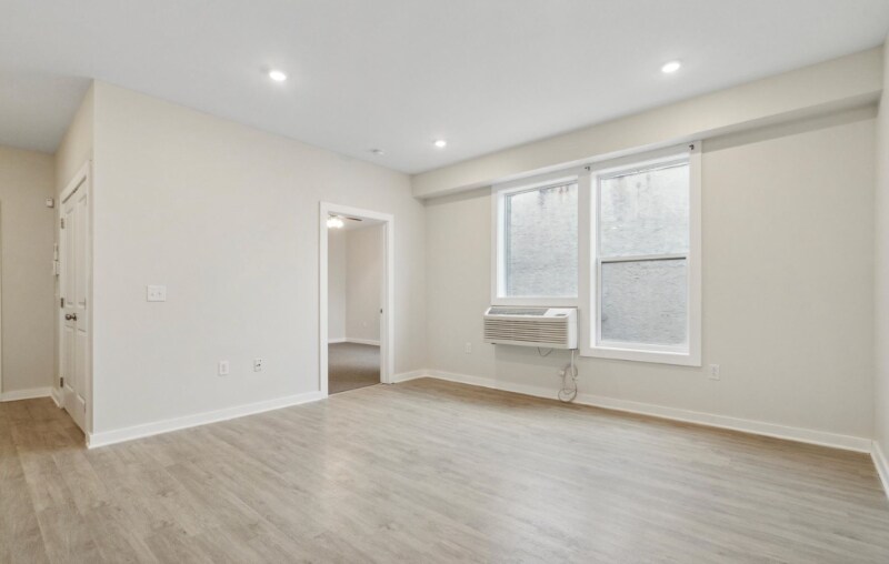 Building Photo - 1522-1532 W Girard Ave