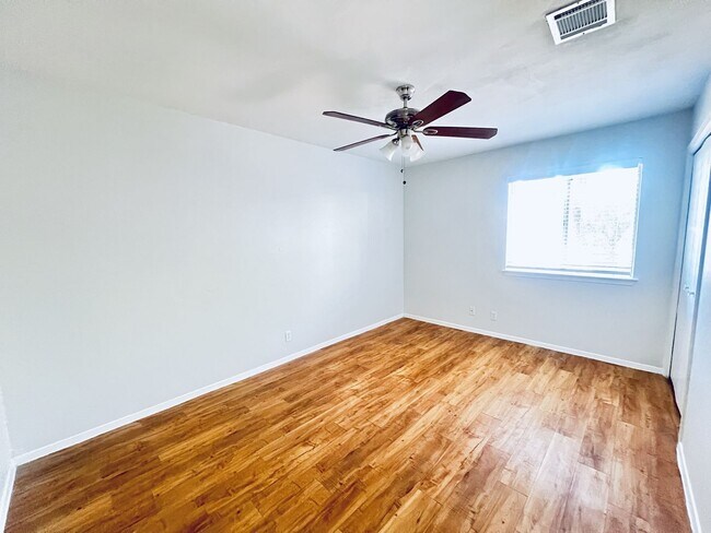 Building Photo - 1922 Nicole Cir