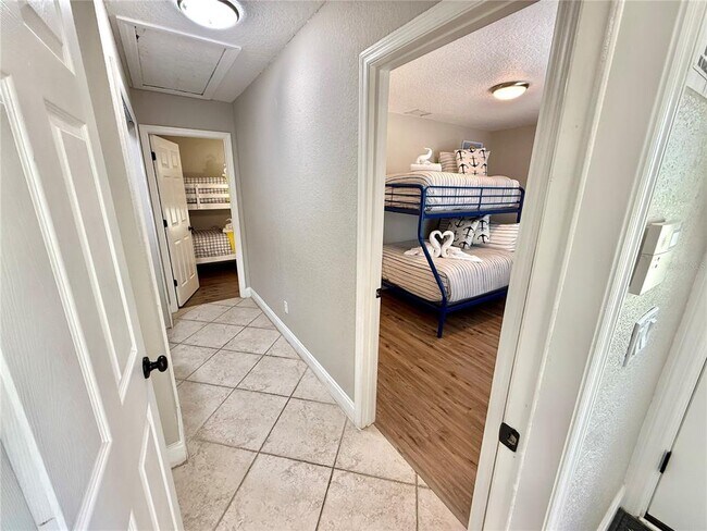 Building Photo - 102 Titan Dr