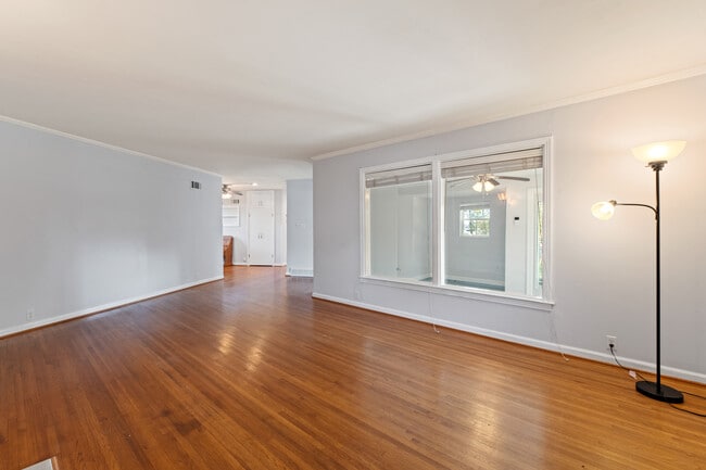 Building Photo - 22 E Hawthorne St