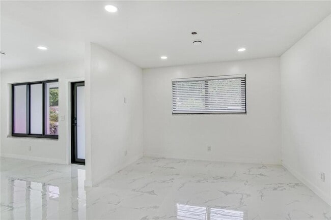 Building Photo - 2224 N 35th Ave