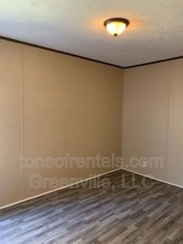 Building Photo - 717 Broadway School Rd