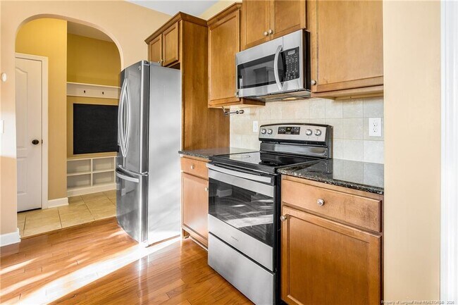 Building Photo - 2828 Deepwater Ct