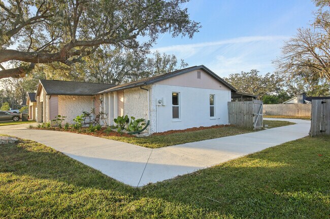 Building Photo - 3911 King Dr