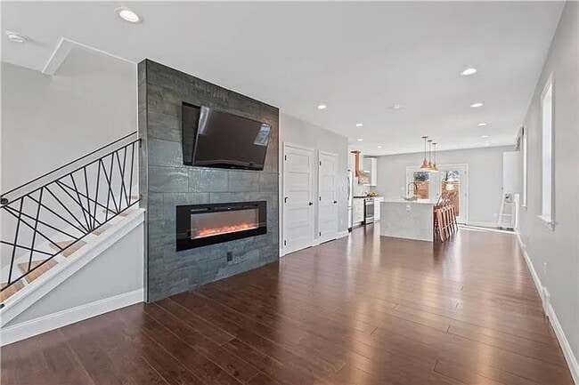 Building Photo - Bright 3-Bedroom Home in Mount Washington,...