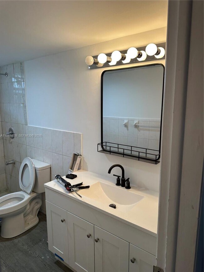 Building Photo - 1333 E Hallandale Beach Blvd