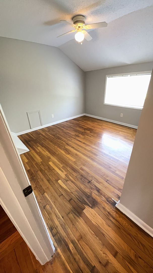 Building Photo - Charming 4 bedroom 1.5 bath home in Oakhav...