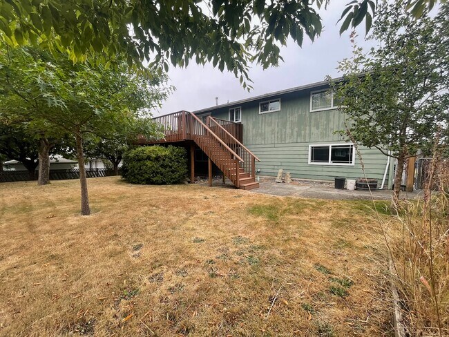 Building Photo - 1017 N Viewmont Dr