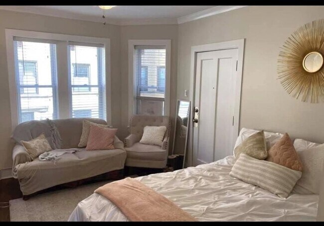Building Photo - 0 bedroom in Chicago IL 60613