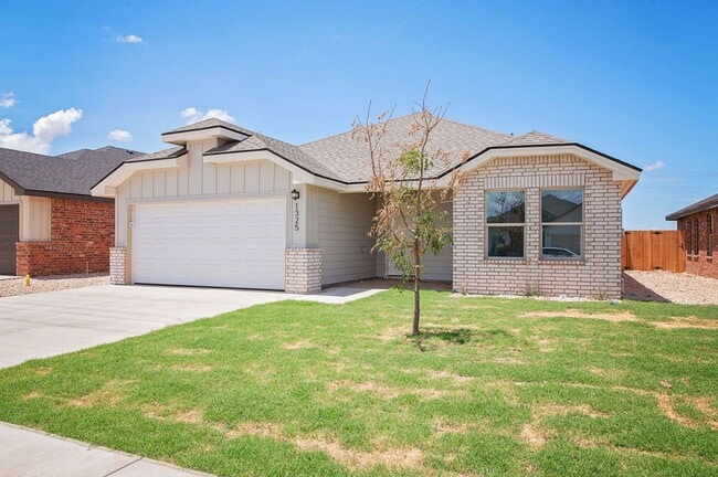 Building Photo - MOVE IN FEE WAIVED!