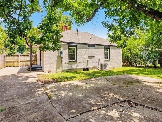 Building Photo - 2869 Ralston Rd